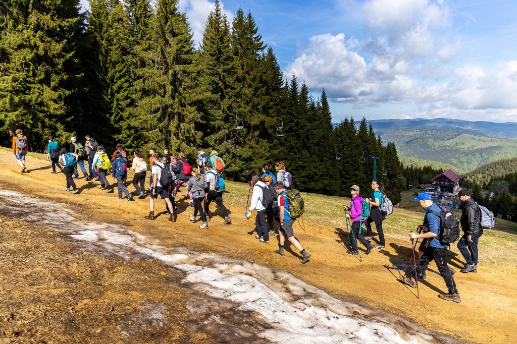 Coada lacului Gura Raului – Şaua Cânaia – Valea Sadului