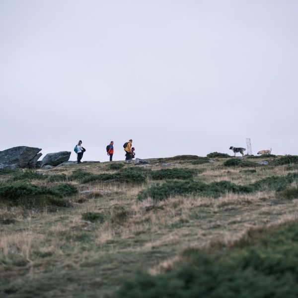 Drumeție la apus pe Vârful Bătrâna