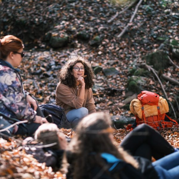 Experiență în natură: Yoga and Forest Bathing