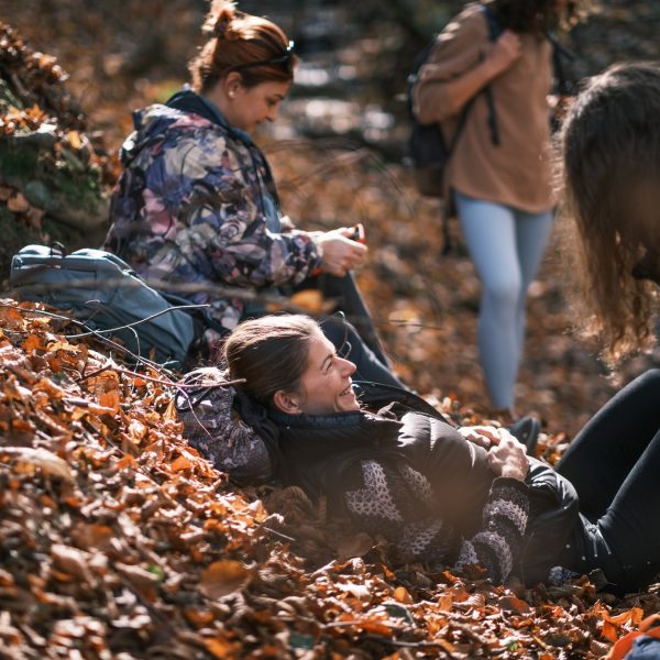 Experiență în natură: Yoga and Forest Bathing