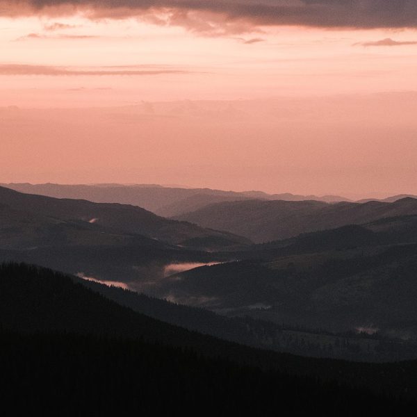 Drumeție la apus în Munții Făgăraș: Muchia Buteanului