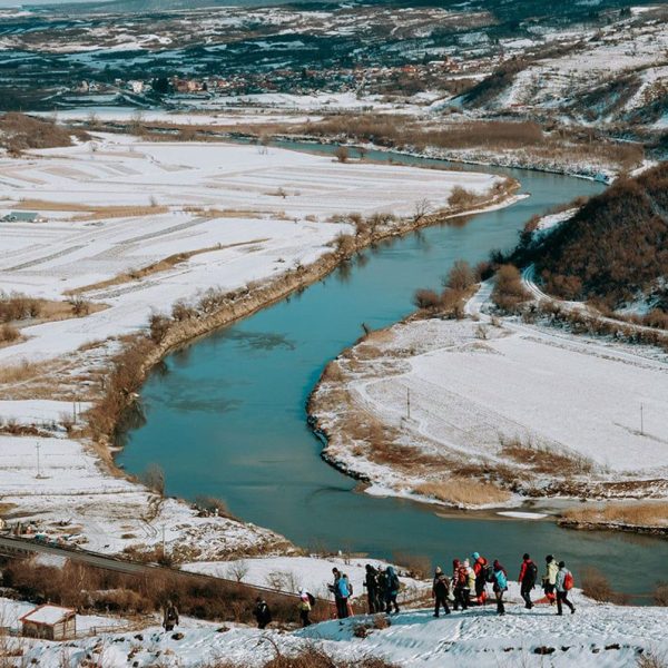 Drumeție în Munții Lotrului: Vârful Răvicuți și Cătunul Răcorele