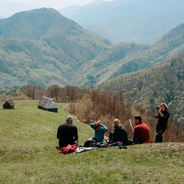Drumeție: Școala de Hike pentru Copii și Adulti cu Picnic Bio la Stână