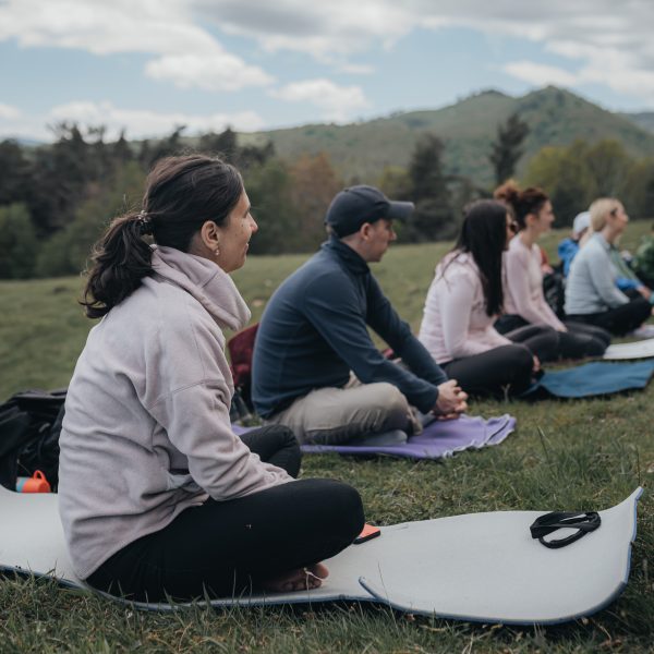 Drumeție Mindful: Salutul Soarelui în Poiana Soarelui (Adults Only)