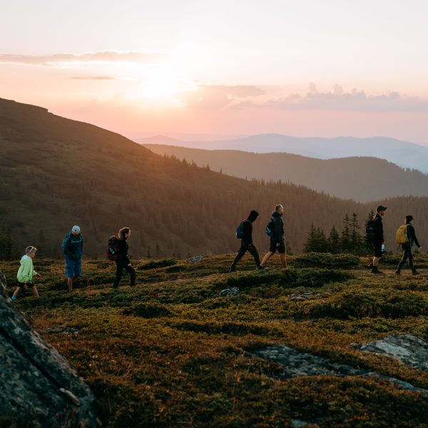 Degustare de plăcinte la apus de soare în Munții Cindrel
