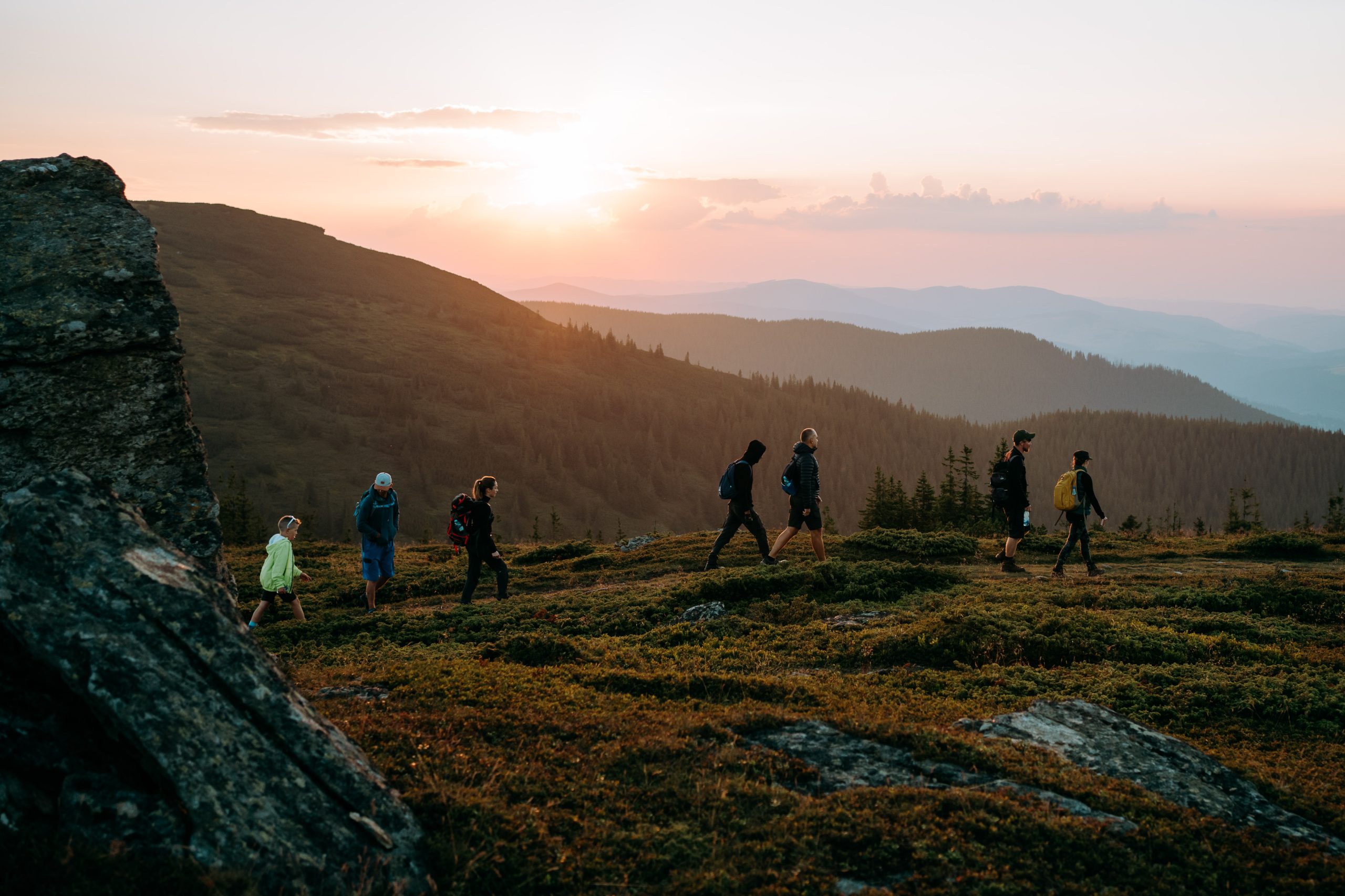 Degustare de plăcinte la apus de soare în Munții Cindrel