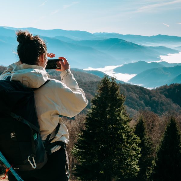 Drumeție pentru femei în Țara Colibelor cu degustare de bere locala Sadu