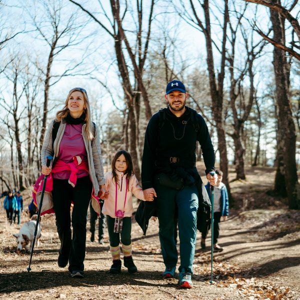 Drumeție în Poiana Pensionarilor, cu cârnați la jar