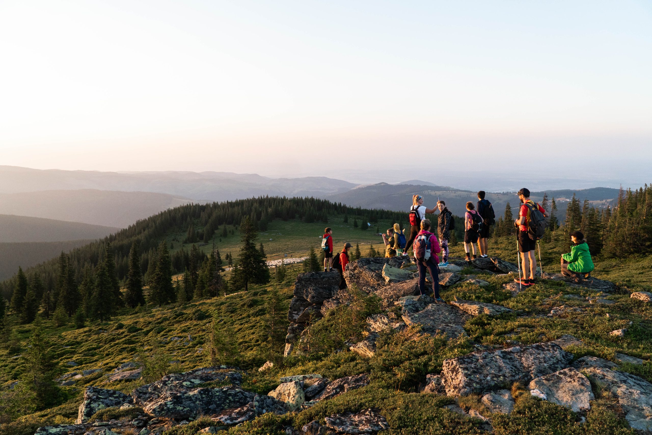 Drumeție la apus pe Planeta Munțiilor Cindrel