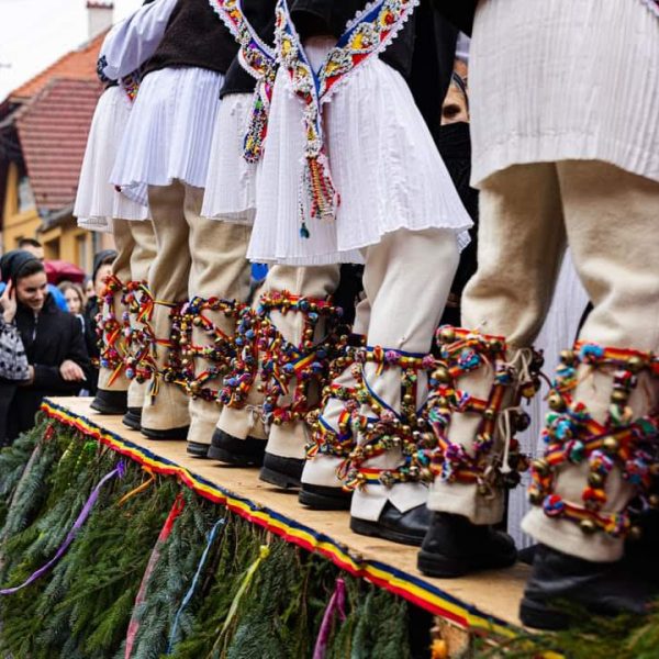 Udatul Ionilor la Tălmacel și drumeție cu cei mici în Munții Lotrului