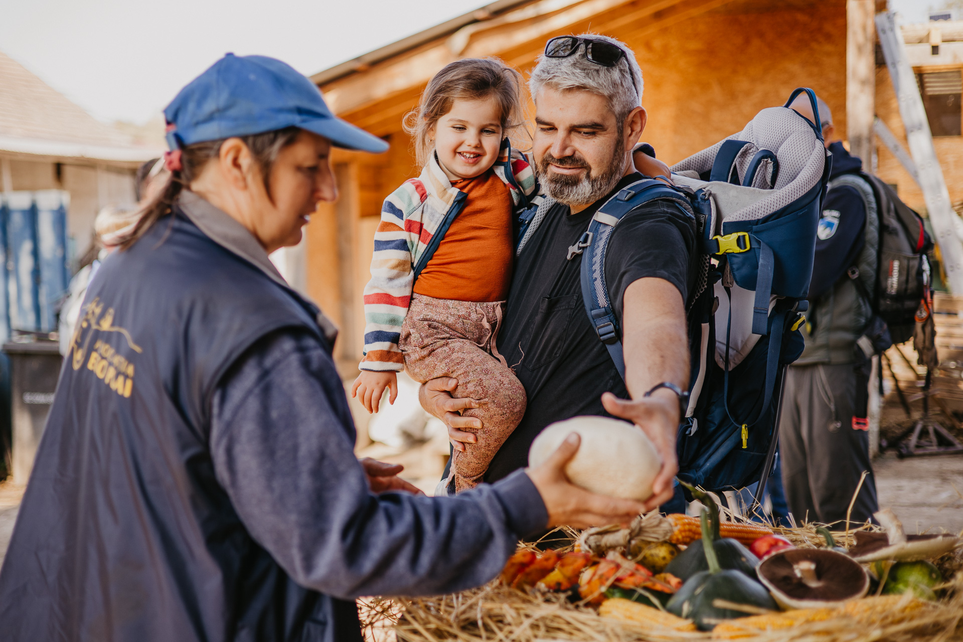 Drumeție în familie pe Dealul Zackel și decorare de dovleci la Slimnic