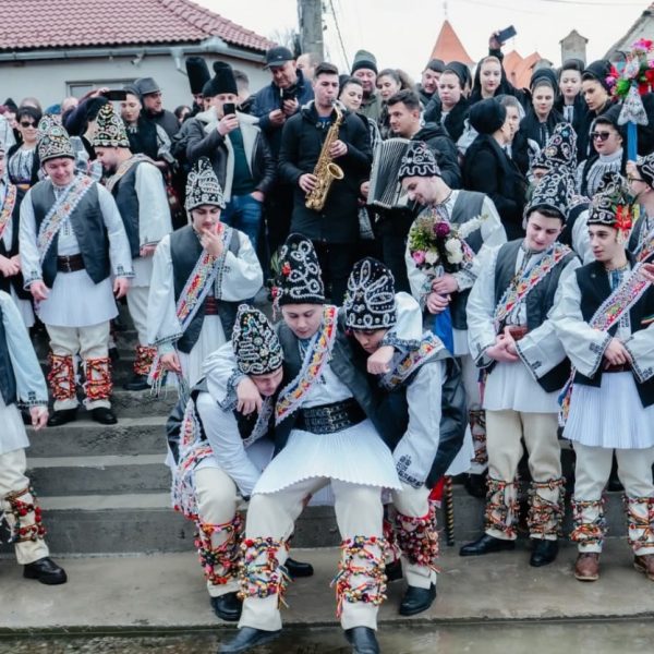 The “Udatul Ionilor” Tradition in Tălmăcel and a Sunset Hike in the Lotru Mountains