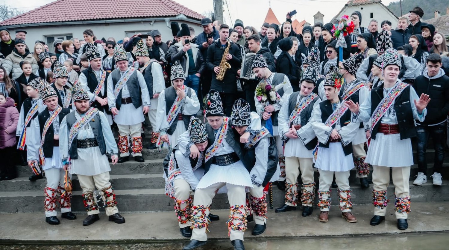 Udatul Ionilor la Tălmăcel și drumeție la apus de soare în Munții Lotrului