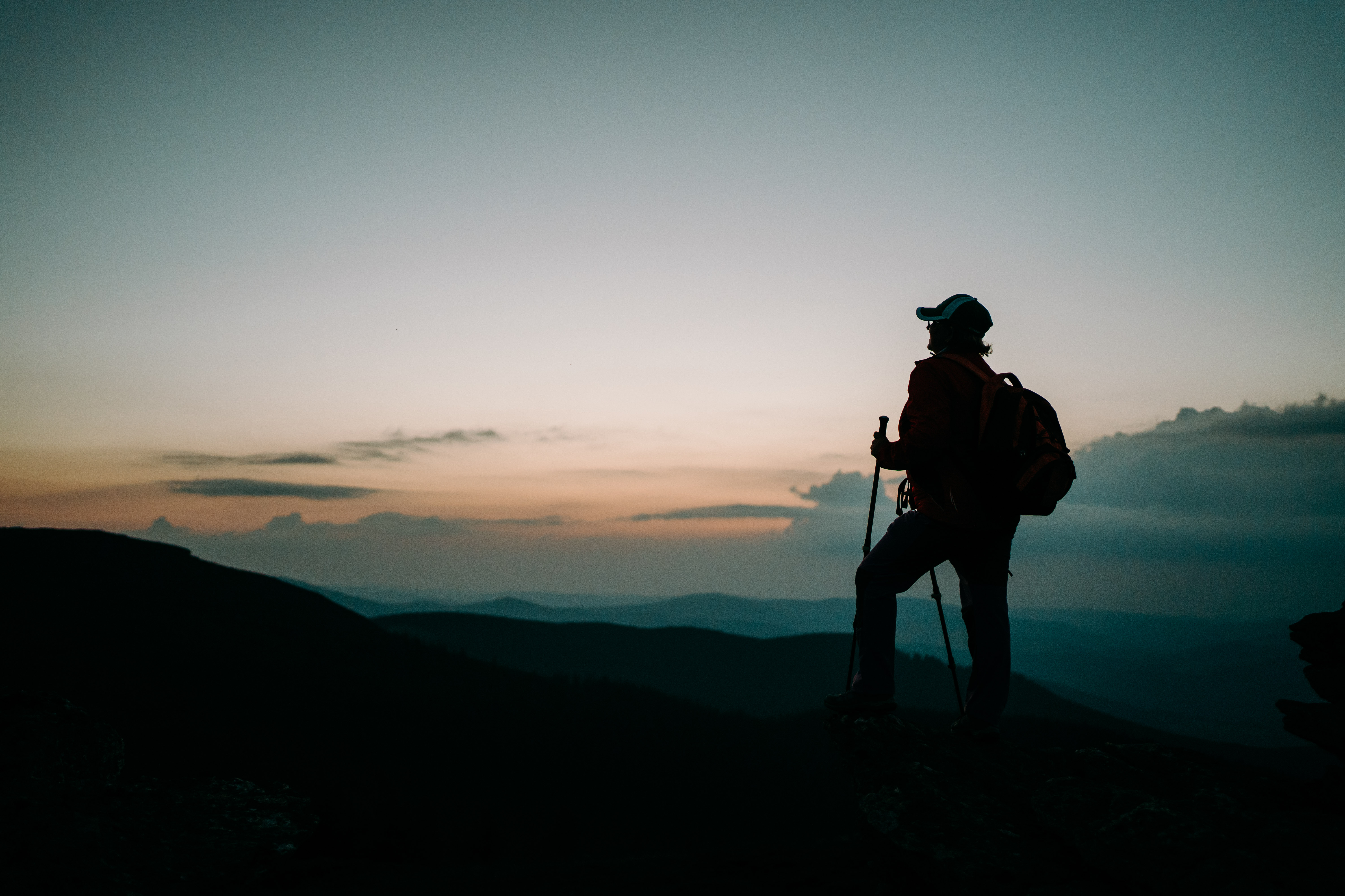 Drumeție la apus în Munții Cindrel: Vf. Surdu