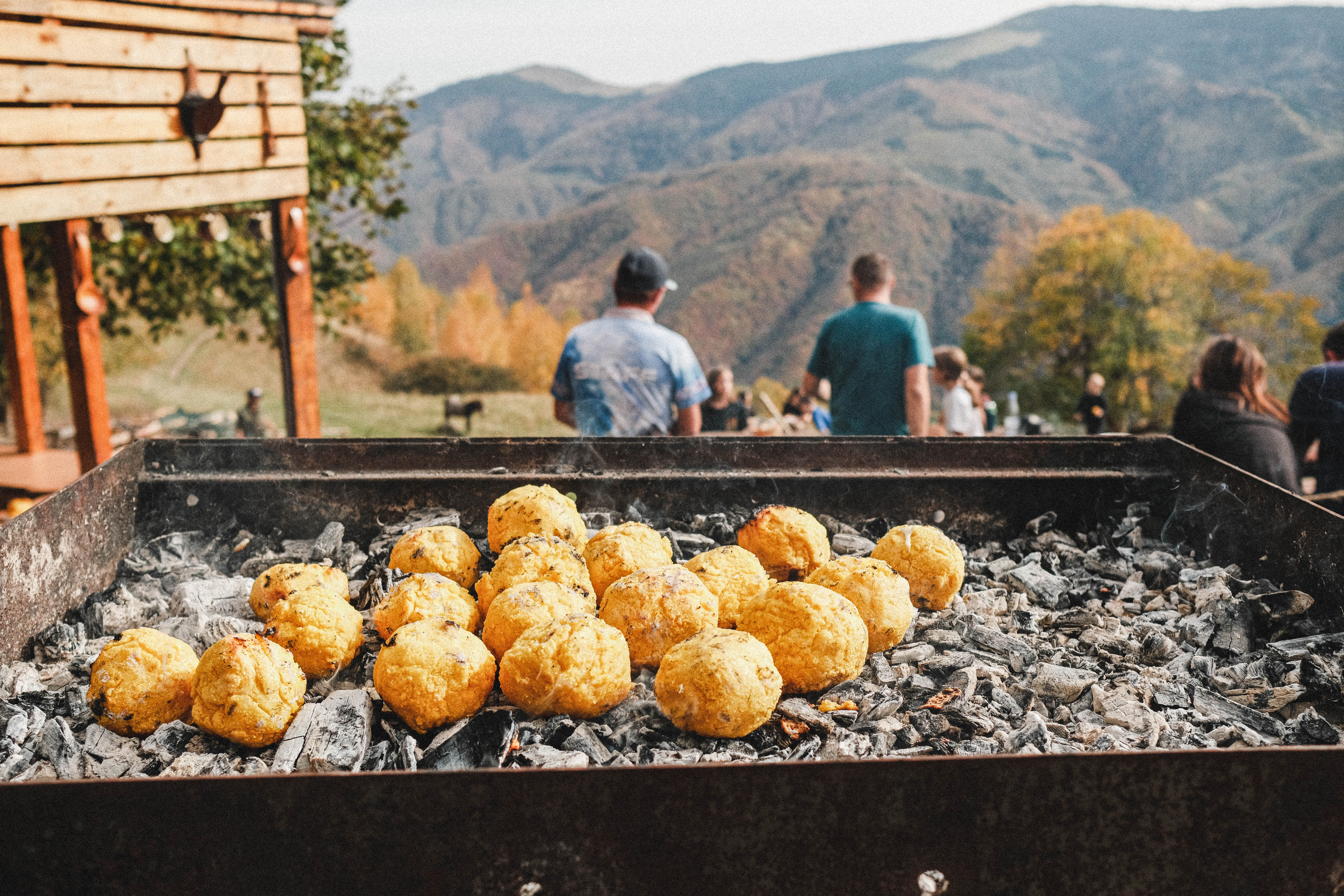 Drumeție pe cărările păstorilor din Tilișca cu degustare de bulz