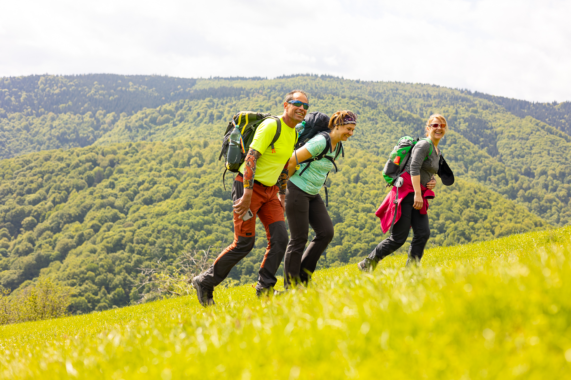 Rapsodii de primăvară spre Cabana Godea și Fântânele