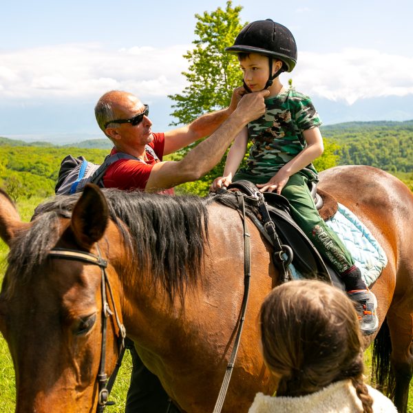 Wanderung für Kinder, Mamas, Papas und Großeltern auf den Hügeln Transsilvaniens