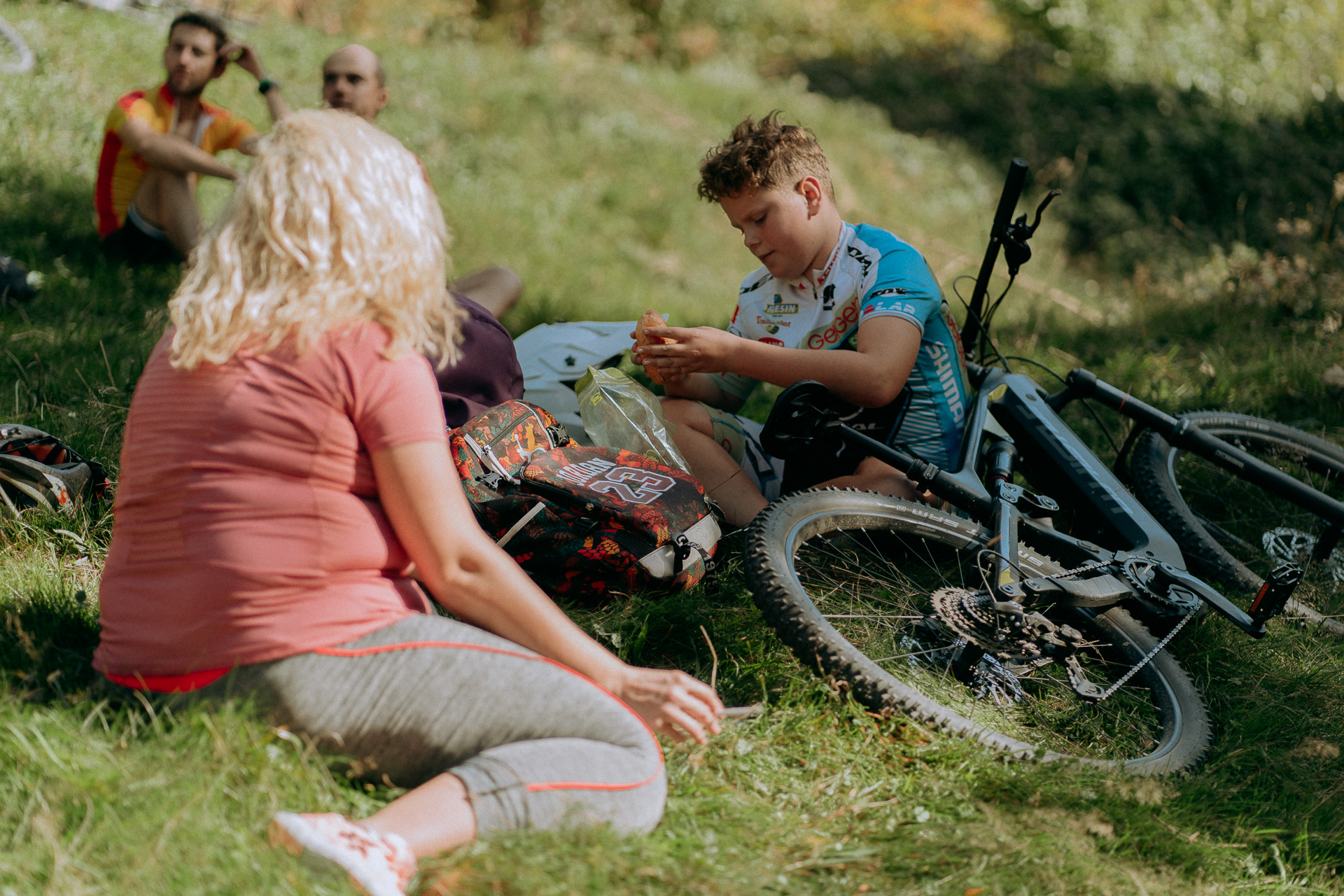 Aventură pe e-bike pe munte și prin sate