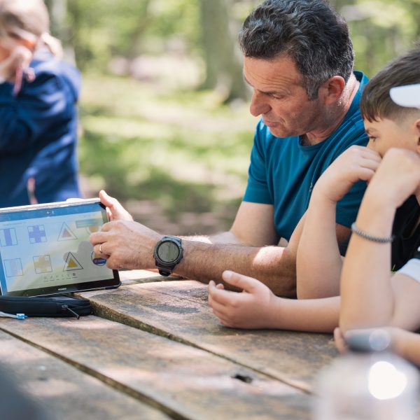 Wanderung mit Bergworkshop und Krapfen für kleine Wanderer: Gușterița-Hügel