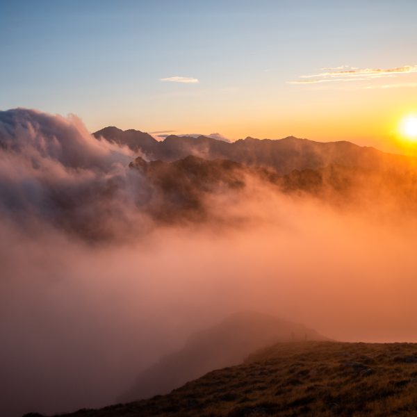 Sunrise on Vânătoarea lui Buteanu Peak and the Bâlea Glacial Cirque circuit