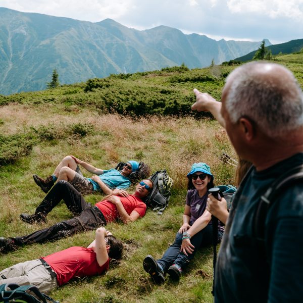 Hike in the Făgăraș Mountains: Drăguș Ridge and the Răcorele Glacial Cirque