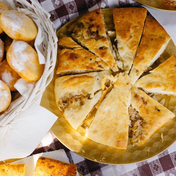 Hike for young and old to the Pie Festival in Tălmăcel