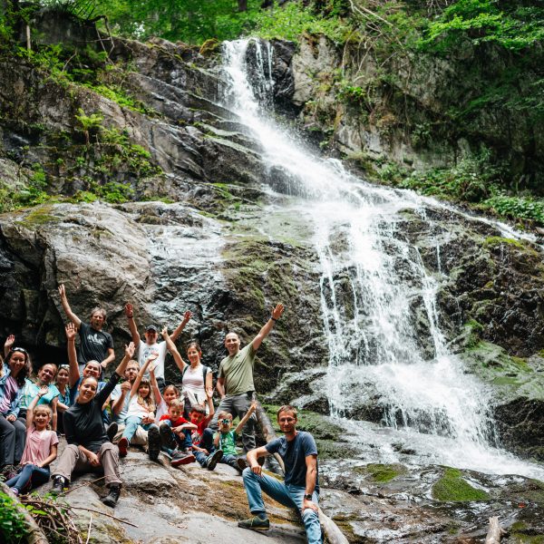Drumeție dedicată Micilor Montaniarzi: Cascadele Moașei, Cabana Suru și Monumentul Salvamontiștilor