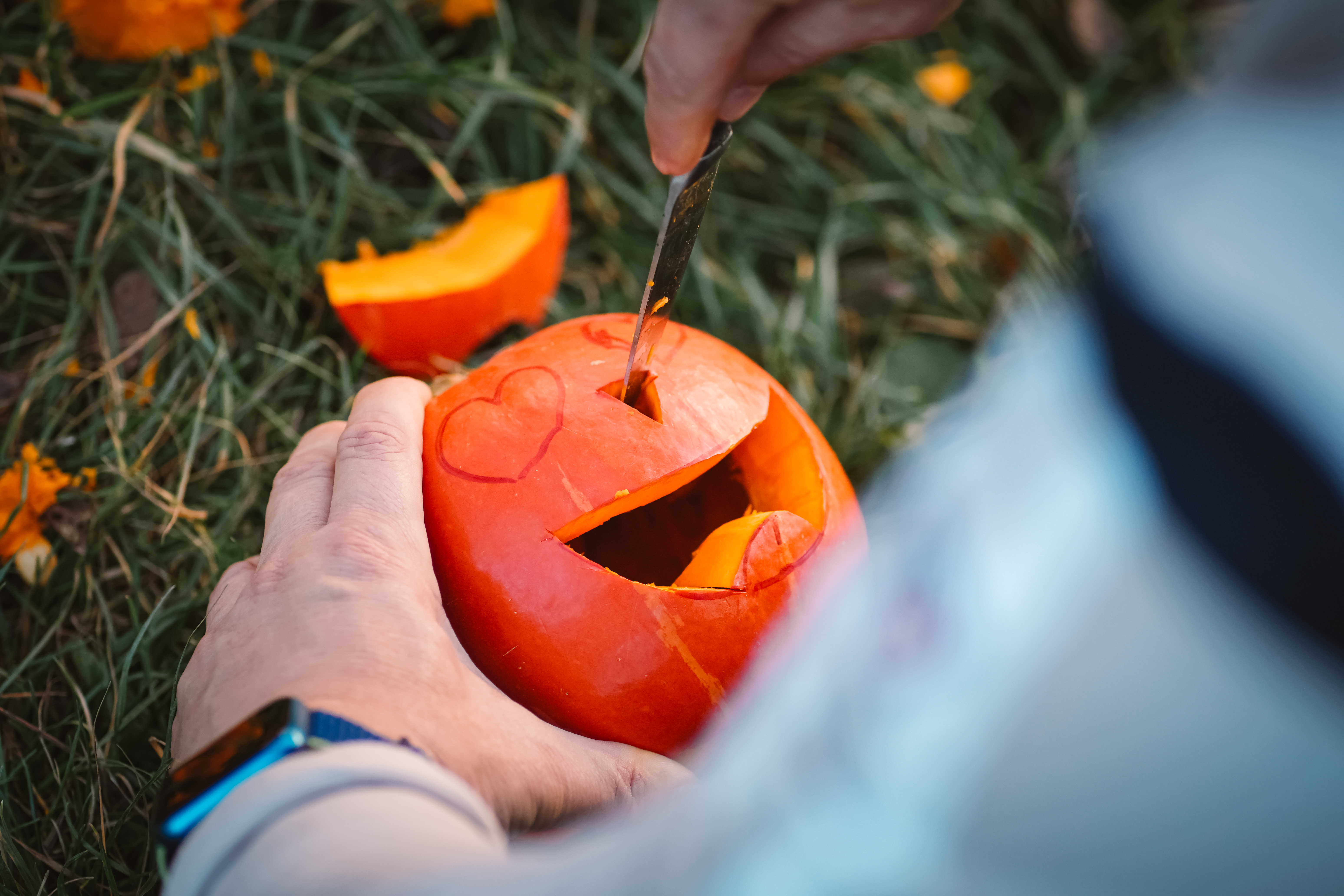 Drumeție în familie la Slimnic și decorare de dovleci de Halloween